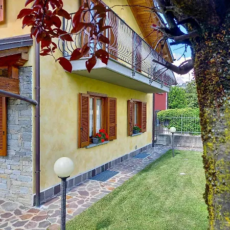 Comfortable With Private Garden - Center